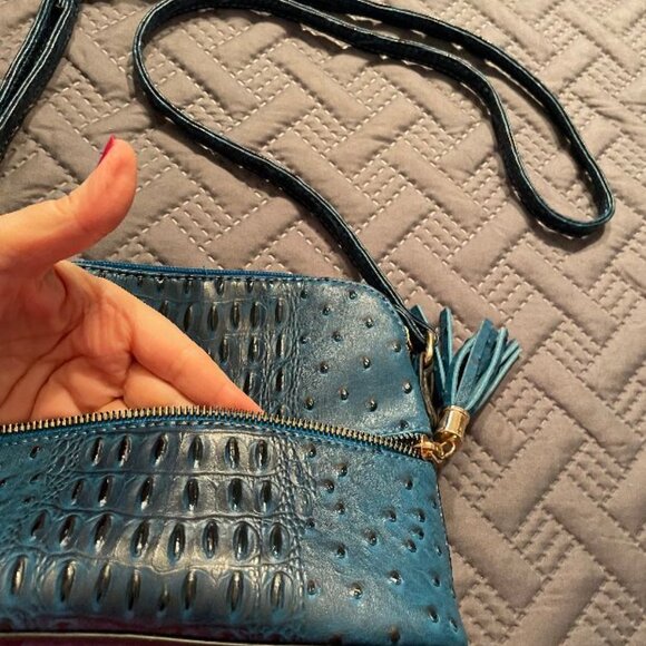🤑🤑 ANY 3 FOR $10 ITEM - FAUX ALLIGATOR OMBRE BLUE SHOULDER BAG 🤑🤑 - Picture 3 of 3